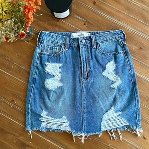 ❤️ Like New Ultra High Rise Waist Distressed Hollister Skirt ❤️
